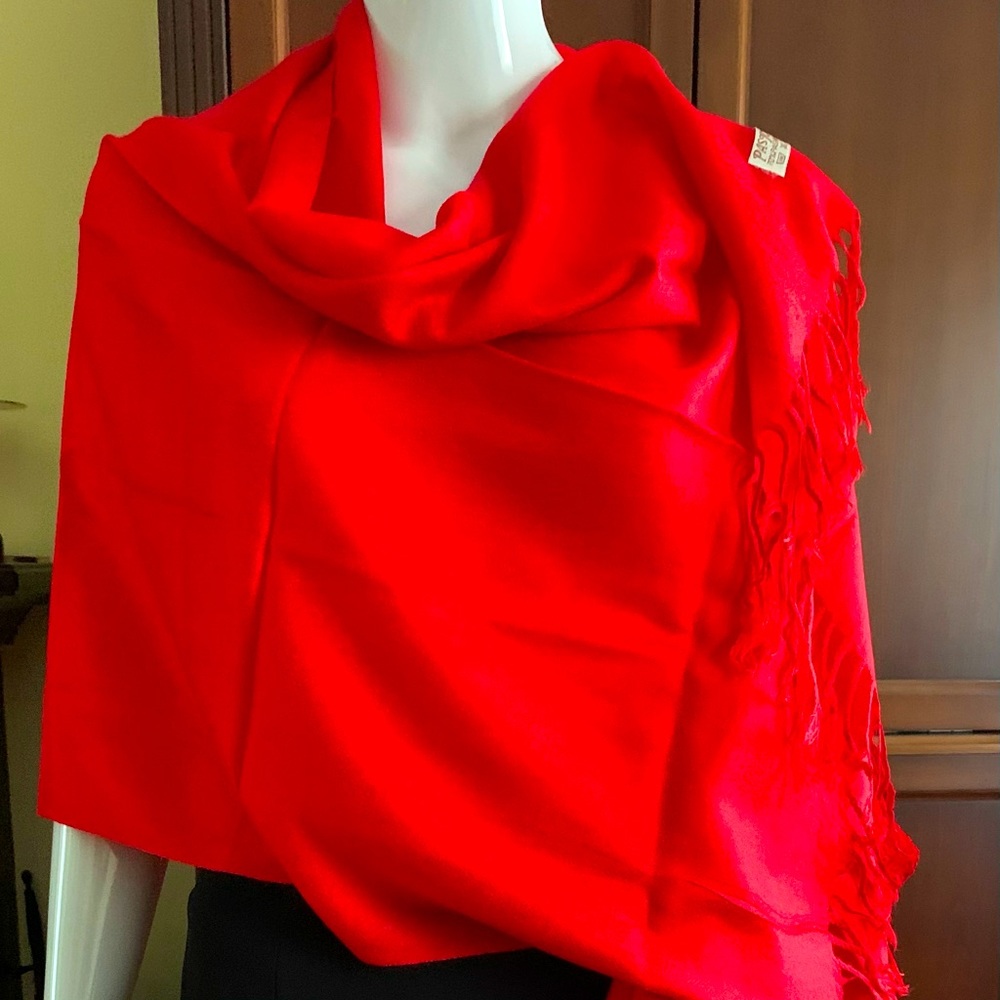 Gorgeous bright red 70% pashmina & 30% silk blend shawl scarf new w gift pouch